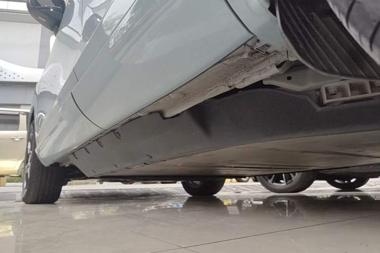 Used Honda e:NP1 2023 420 km Vision Edition Left Side Sill