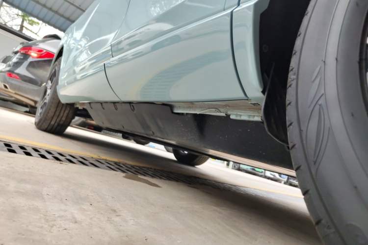 Used Honda e:NP1 2023 420 km Vision Edition Left Side Sill