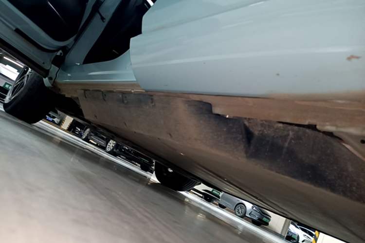 Used Honda e:NP1 2023 420 km Vision Edition Left Side Sill
