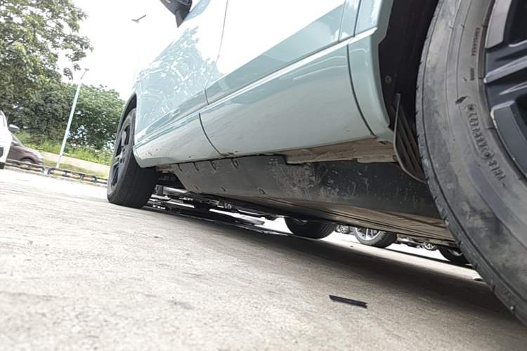 Used Honda e:NP1 2023 420 km Vision Edition Left Side Sill