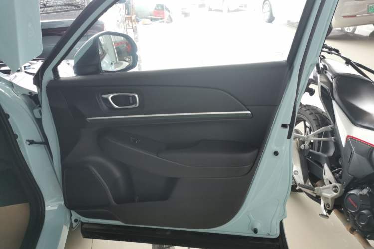 Used Honda e:NP1 2023 420 km Vision Edition Right Front Door Interior