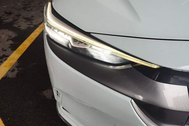 Used Honda e:NP1 2023 420 km Vision Edition Right Front Headlight