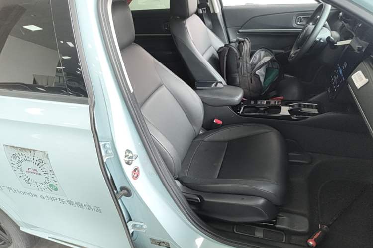 Used Honda e:NP1 2023 420 km Vision Edition Right Front Seat