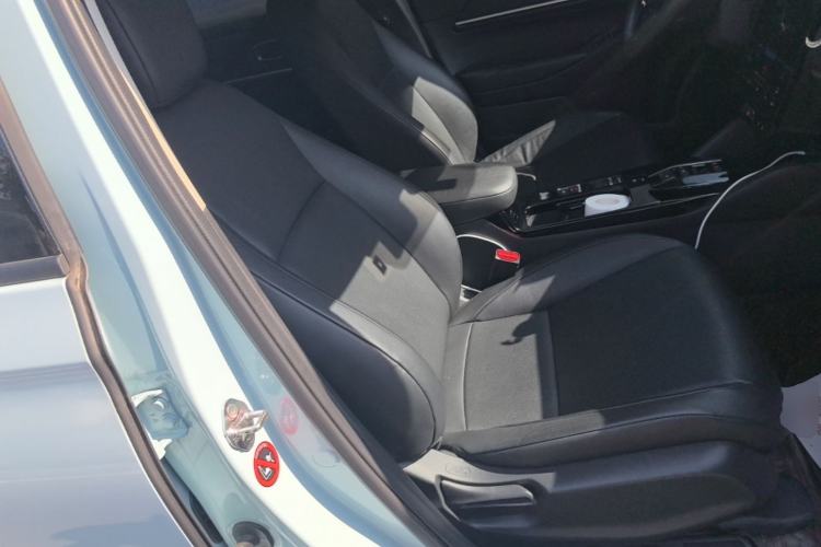 Used Honda e:NP1 2023 420 km Vision Edition Right Front Seat