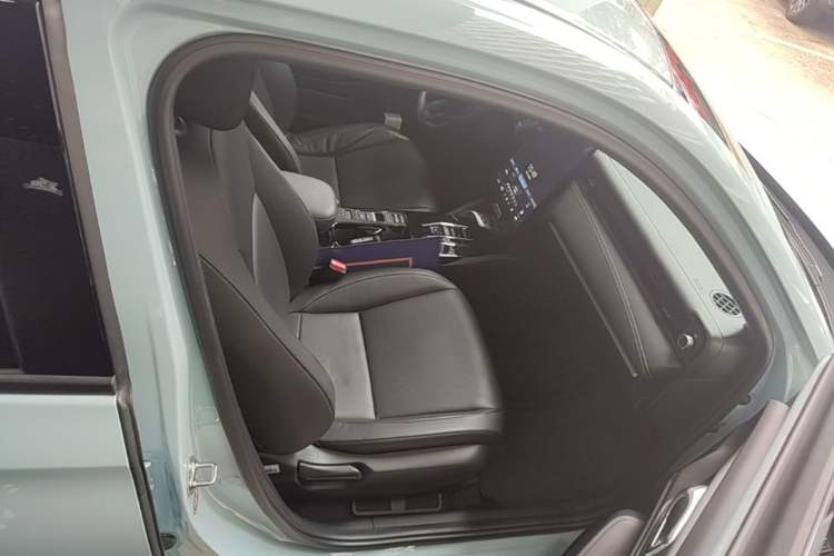 Used Honda e:NP1 2023 420 km Vision Edition Right Front Seat