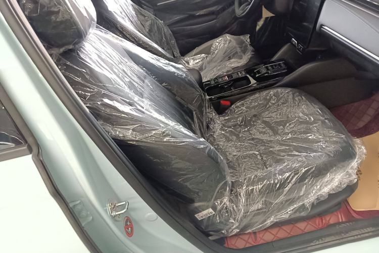 Used Honda e:NP1 2023 420 km Vision Edition Right Front Seat
