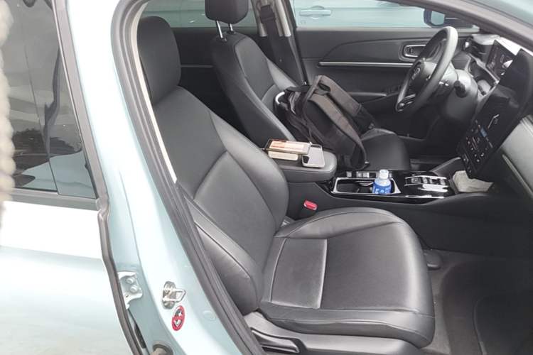 Used Honda e:NP1 2023 420 km Vision Edition Right Front Seat