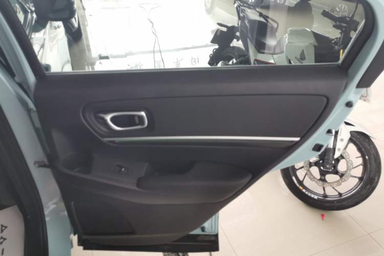 Used Honda e:NP1 2023 420 km Vision Edition Right Rear Door Interior