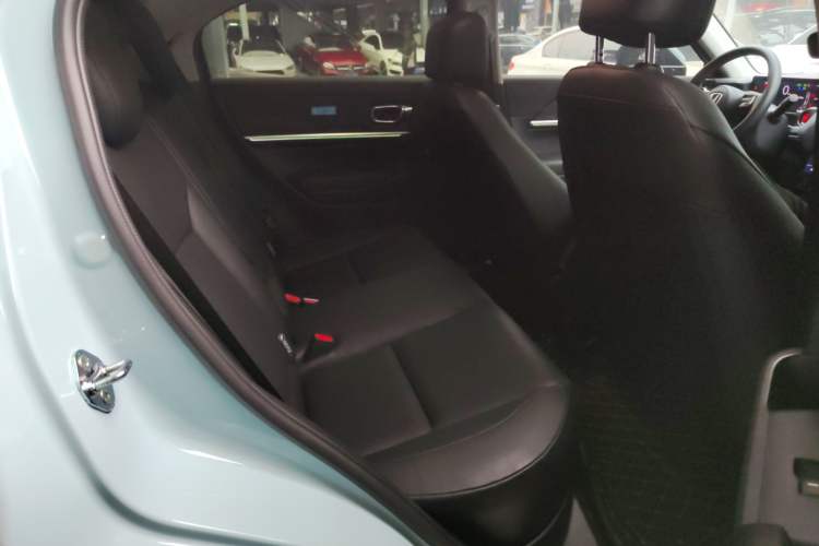 Used Honda e:NP1 2023 420 km Vision Edition Right Rear Seat