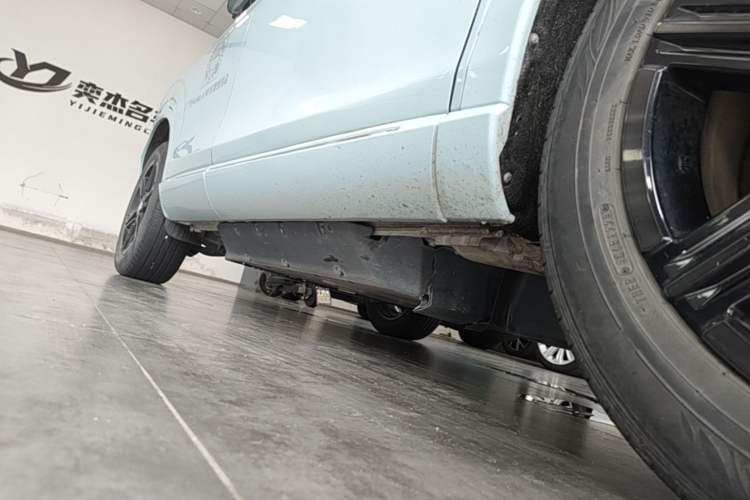 Used Honda e:NP1 2023 420 km Vision Edition Right Side Sill