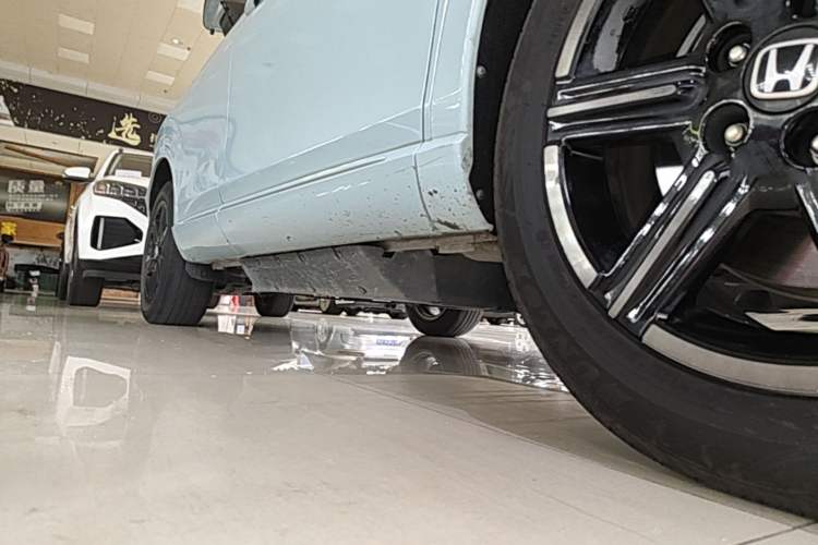Used Honda e:NP1 2023 420 km Vision Edition Right Side Sill