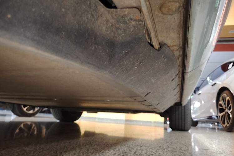 Used Honda e:NP1 2023 420 km Vision Edition Right Side Sill