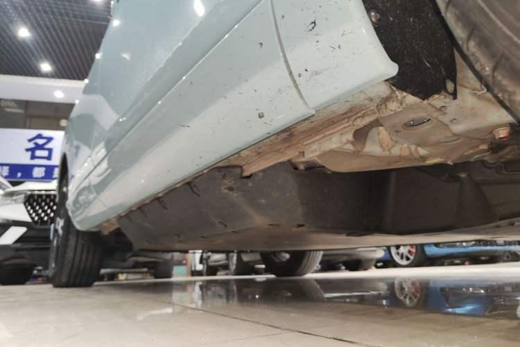 Used Honda e:NP1 2023 420 km Vision Edition Right Side Sill
