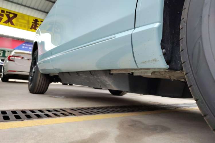 Used Honda e:NP1 2023 420 km Vision Edition Right Side Sill