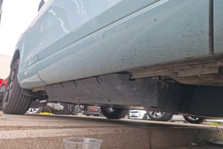 Used Honda e:NP1 2023 420 km Vision Edition Right Side Sill