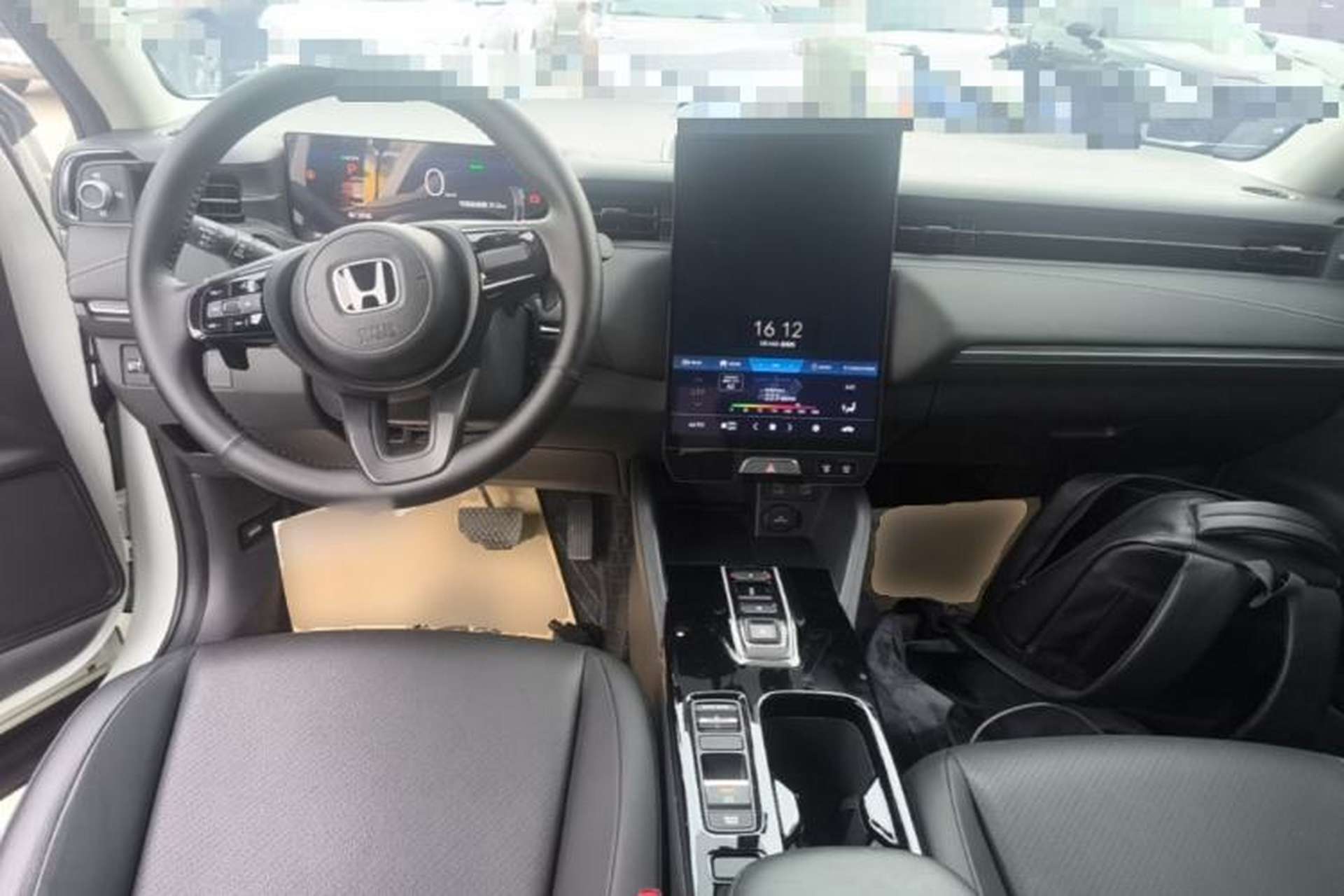 Used Honda e:NP1 2023 420 km Vision Edition Center Console