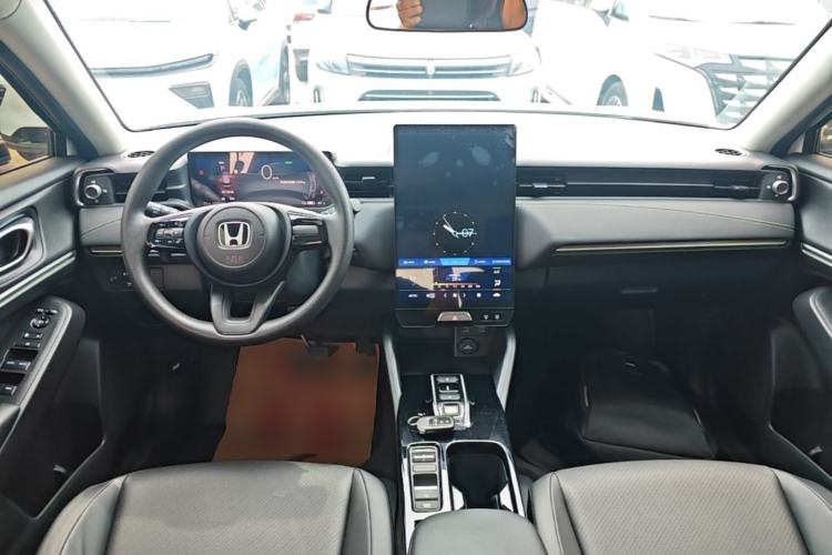 Used Honda e:NP1 2023 420 km Vision Edition Center Console