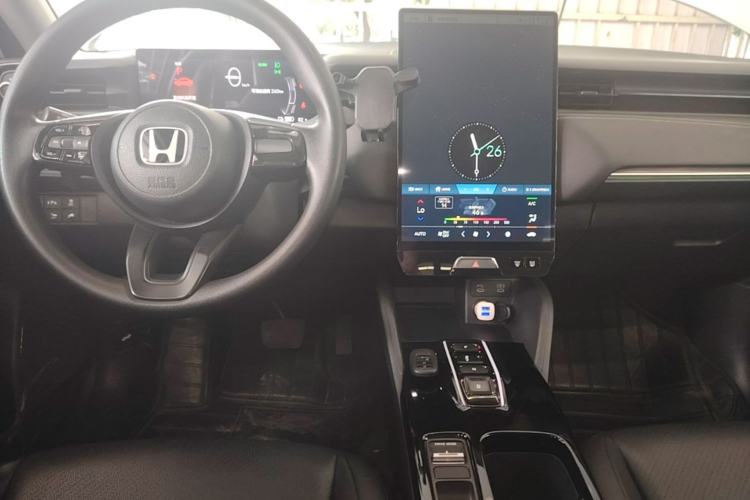 Used Honda e:NP1 2023 420 km Vision Edition Center Console