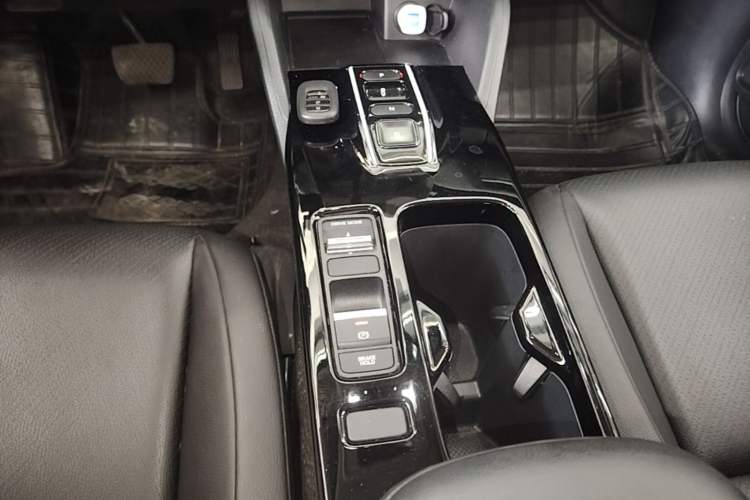 Used Honda e:NP1 2023 420 km Vision Edition Gear Lever