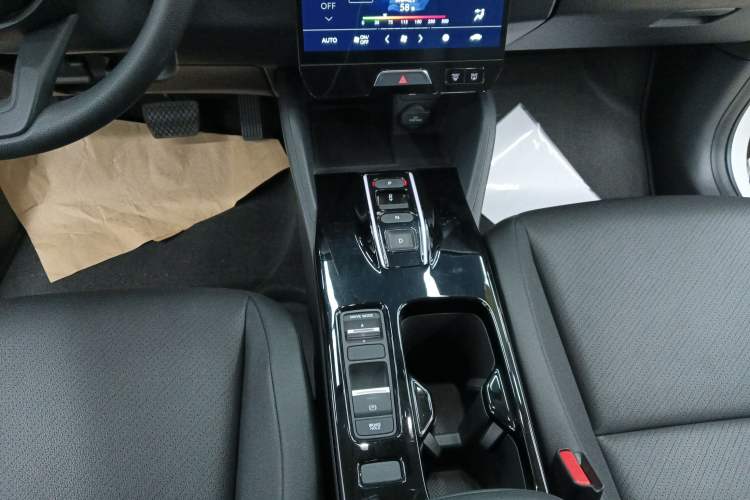 Used Honda e:NP1 2023 420 km Vision Edition Gear Lever