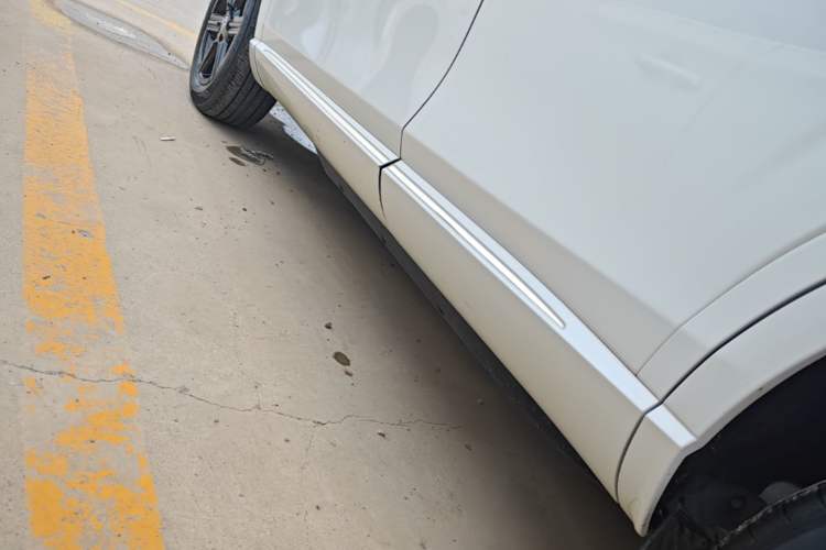 Used Honda e:NP1 2023 420 km Vision Edition Left Side Sill