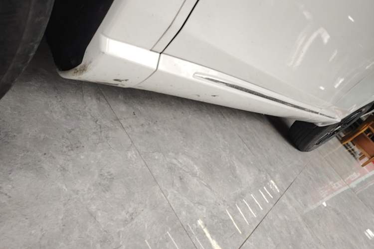 Used Honda e:NP1 2023 420 km Vision Edition Left Side Sill