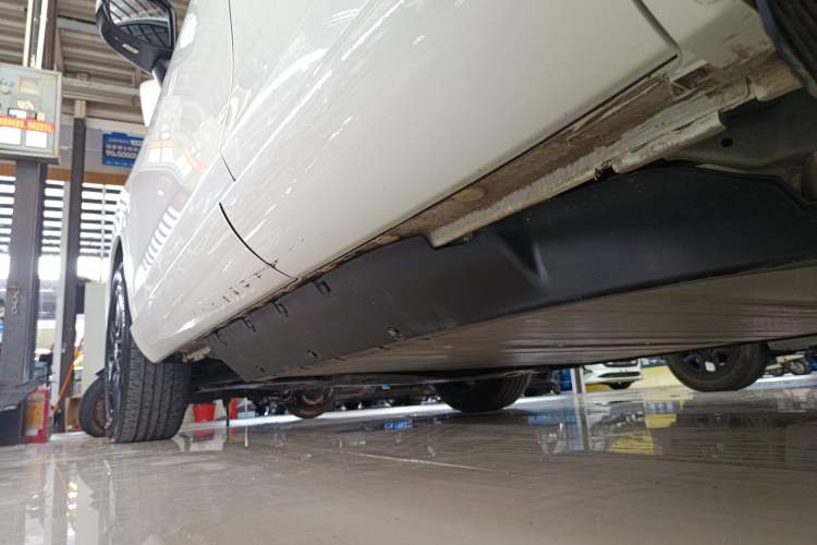 Used Honda e:NP1 2023 420 km Vision Edition Left Side Sill