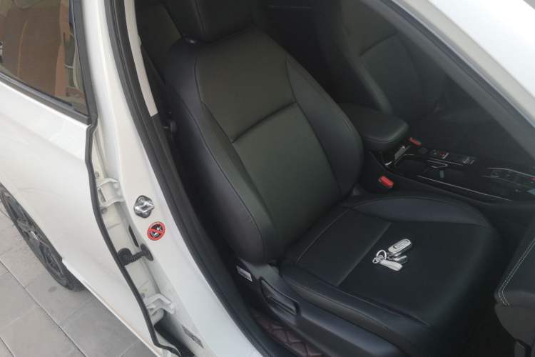 Used Honda e:NP1 2023 420 km Vision Edition Right Front Seat
