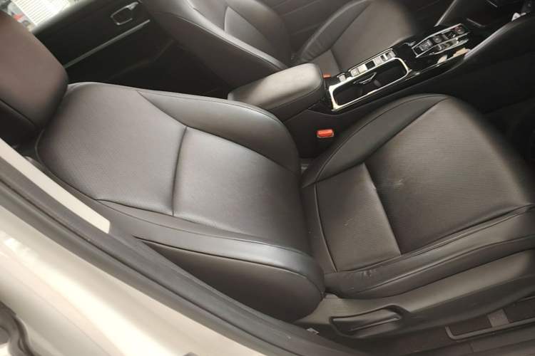Used Honda e:NP1 2023 420 km Vision Edition Right Front Seat