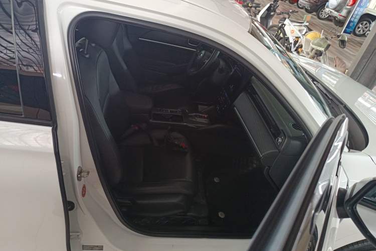 Used Honda e:NP1 2023 420 km Vision Edition Right Front Seat