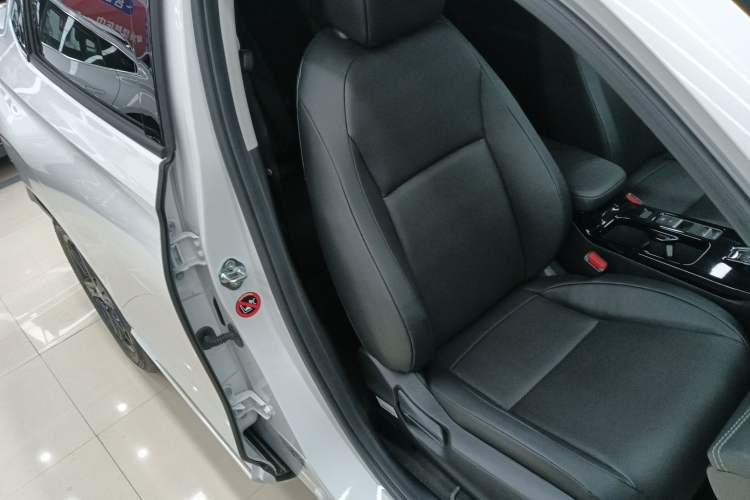 Used Honda e:NP1 2023 420 km Vision Edition Right Front Seat