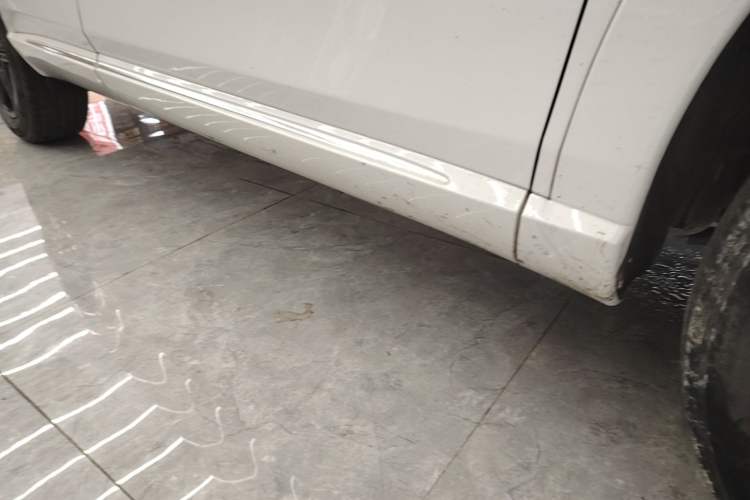 Used Honda e:NP1 2023 420 km Vision Edition Right Side Sill