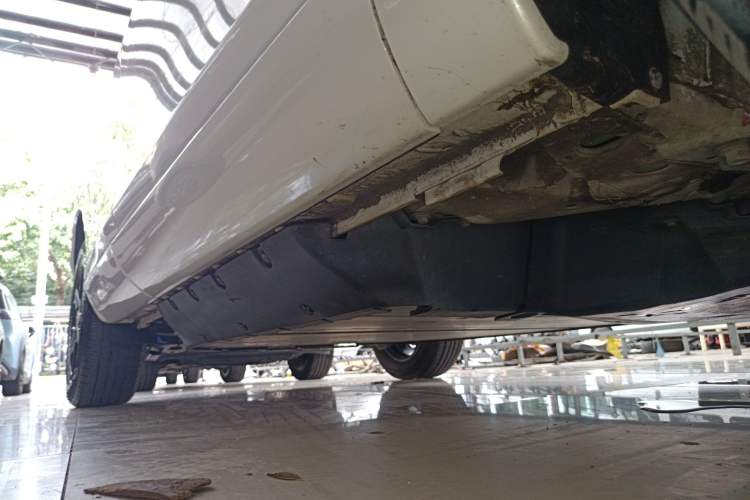 Used Honda e:NP1 2023 420 km Vision Edition Right Side Sill