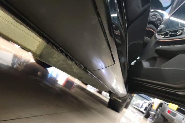Used Honda e:NP2 2024 Advanced Edition Right Side Sill
