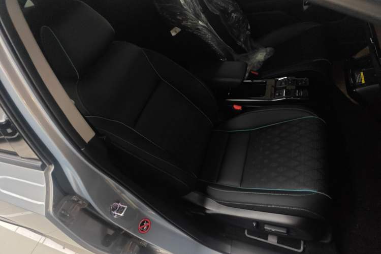 Used Honda e:NP2 2024 Advanced Edition Right Front Seat