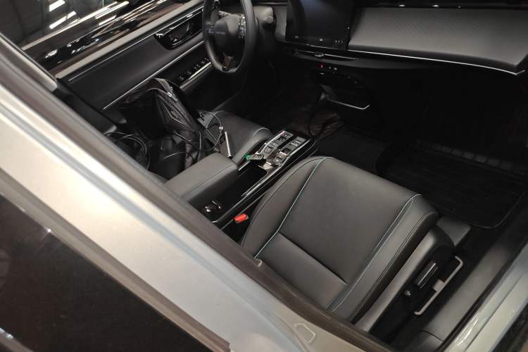 Used Honda e:NP2 2024 Advanced Edition Right Front Seat