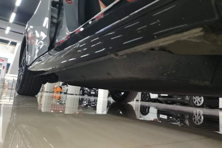 Used Honda e:NP2 2024 Advanced Edition Right Side Sill