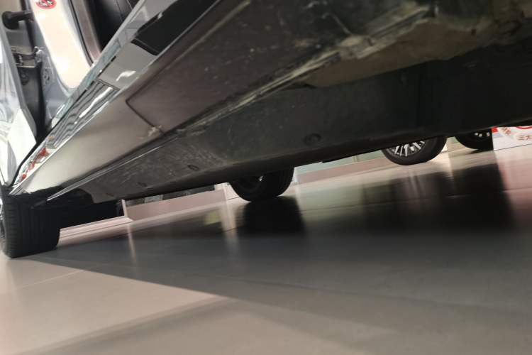 Used Honda e:NP2 2024 Advanced Edition Right Side Sill