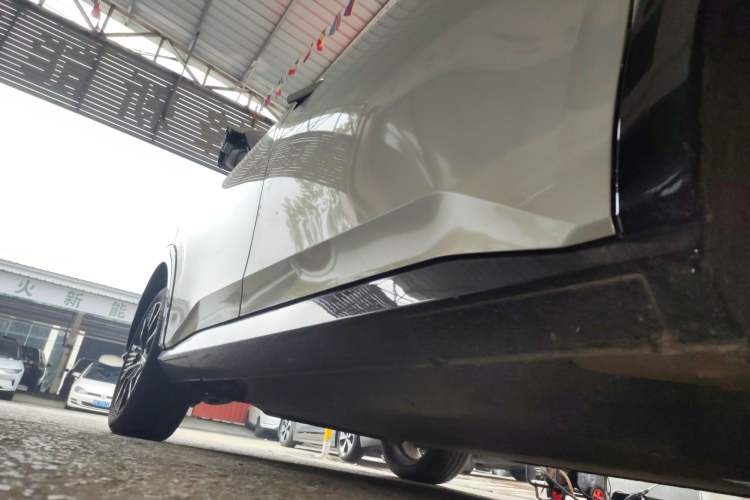 Used Honda e:NP2 2024 Advanced Edition Right Side Sill