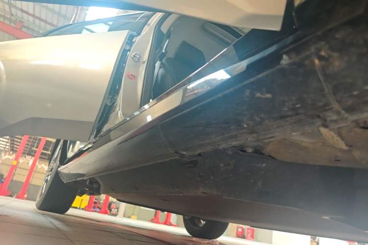 Used Honda e:NP2 2024 Advanced Edition Right Side Sill