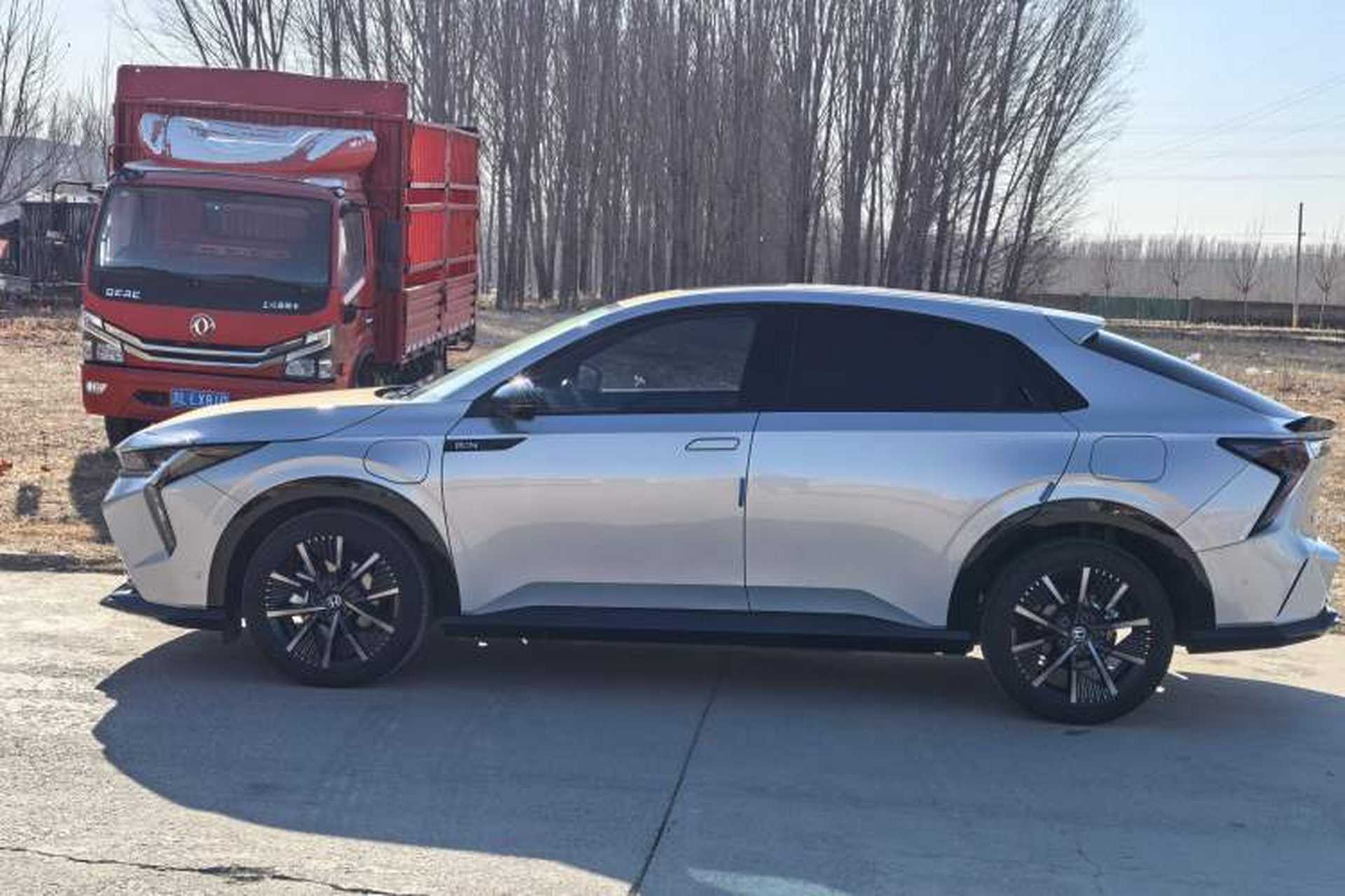 Used Honda e:NS2 2024 Light-Chasing Version Exterior 8