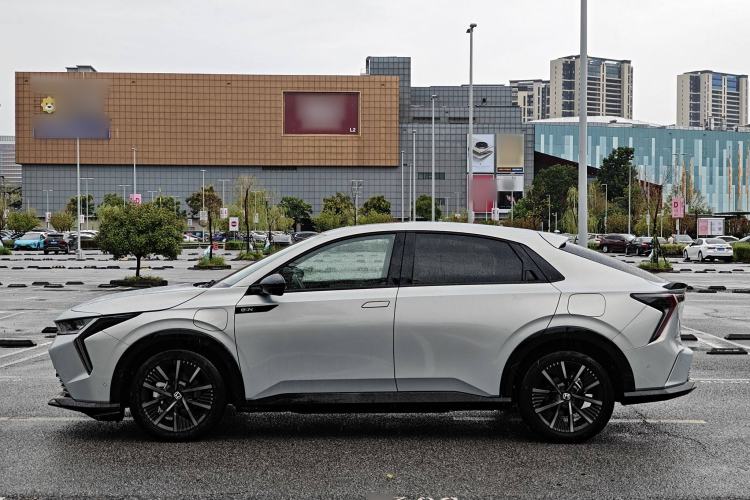 Used Honda e:NS2 2024 Light-Chasing Version Exterior 4