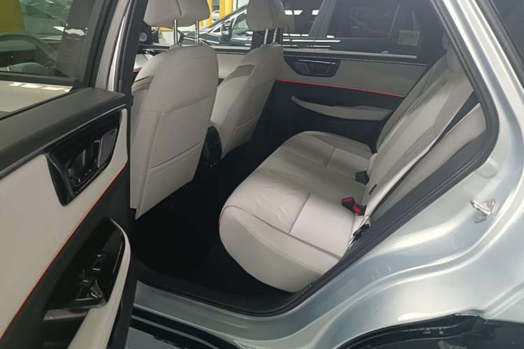 Used Honda e:NS2 2024 Light-Chasing Version Left Rear Seat