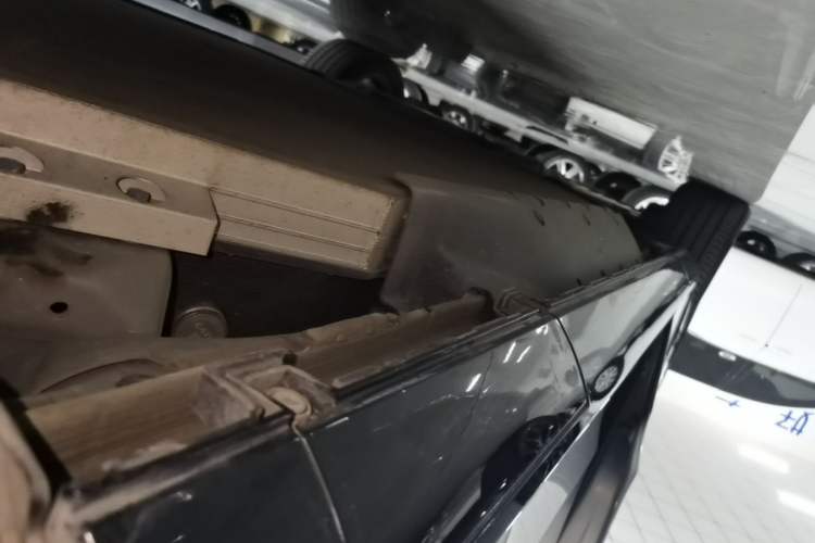 Used Honda e:NS2 2024 Light-Chasing Version Left Side Sill