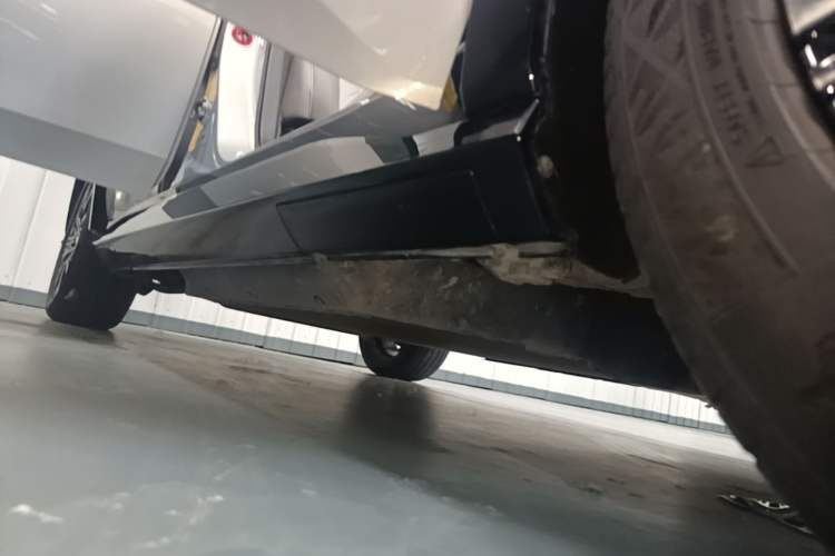Used Honda e:NS2 2024 Light-Chasing Version Right Side Sill