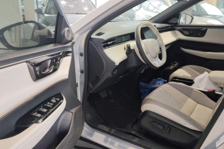 Used Honda e:NS2 2024 Light-Chasing Version Driver Seat