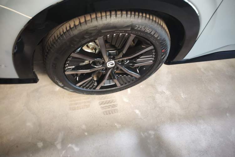 Used Honda e:NS2 2024 Light-Chasing Version Left Front Wheel Hub