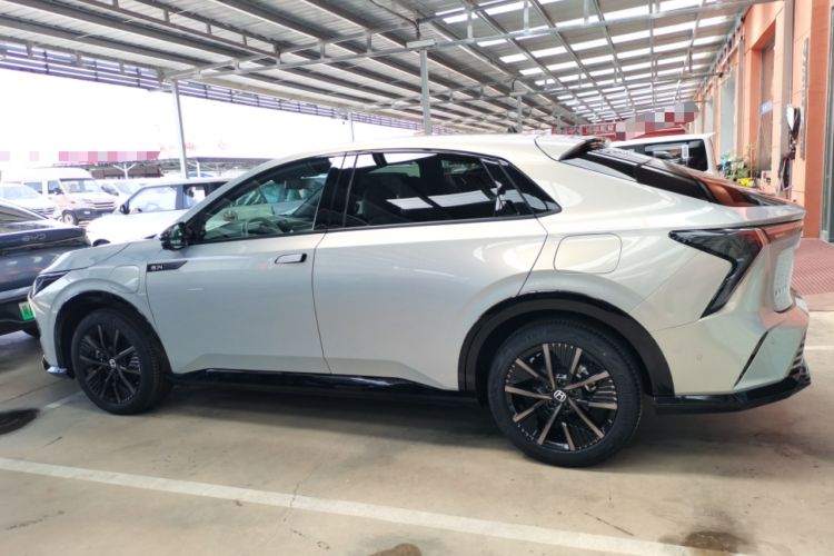 Used Honda e:NS2 2024 Light-Chasing Version Left Side
