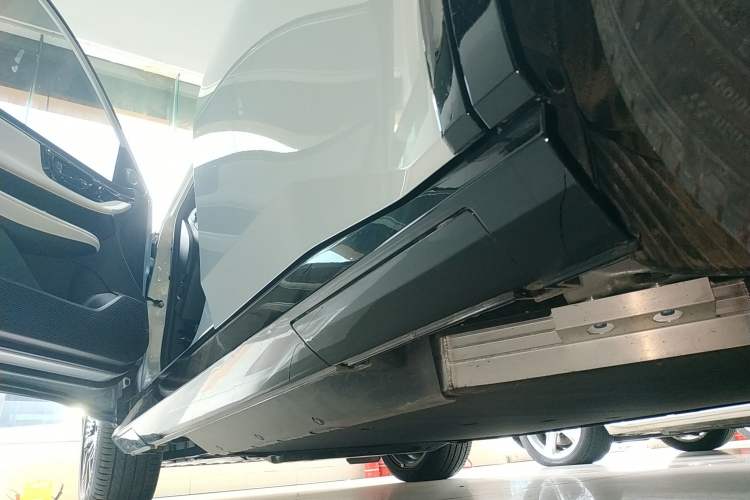 Used Honda e:NS2 2024 Light-Chasing Version Left Side Sill