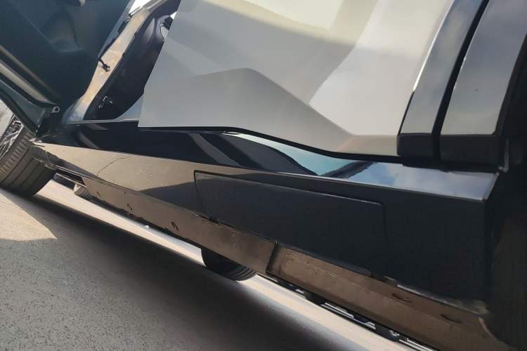 Used Honda e:NS2 2024 Light-Chasing Version Left Side Sill